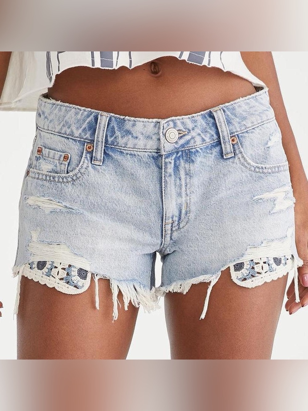 Aeropostale Light Wash Distressed Denim Shorts w crotchet pocket details Sz 12